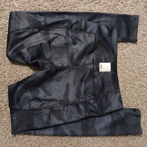 Vuori Black & Charcoal Camo Leggings